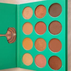 Juvia's Place - The Nubia eye palette